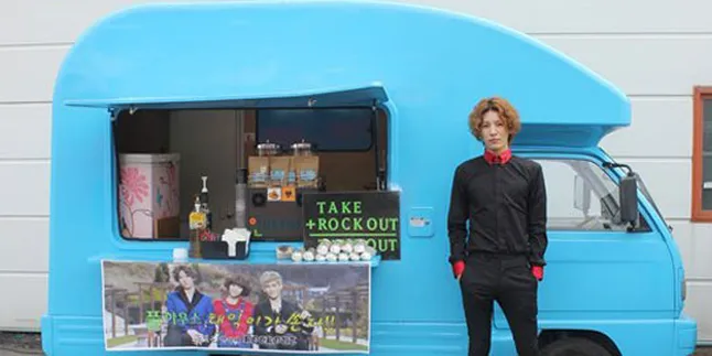 No Min Woo Siapkan Mobil Makanan Ringan