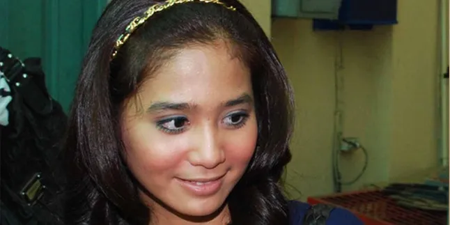 Bisnis Online Sita Waktu Bunga Zainal