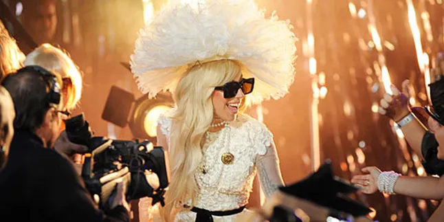 Ada 'Lady Gaga' di Antrian Tiket
