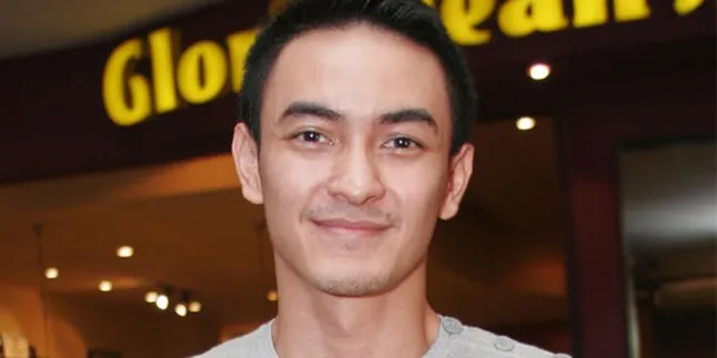 Ayah Zumi Zola Bocorkan Rencana Pernikahan Ayah Zumi Zola Bocorkan Rencana Pernikahan