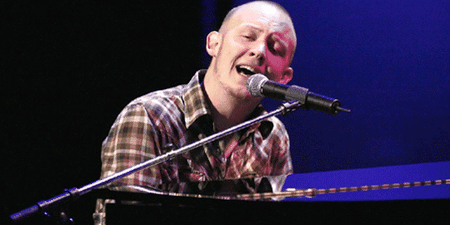 Vokalis The Fray Ingin Pukuli Brandon Flowers
