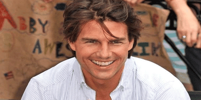 Tom Cruise Bernyanyi Dalam 'A STAR IS BORN'