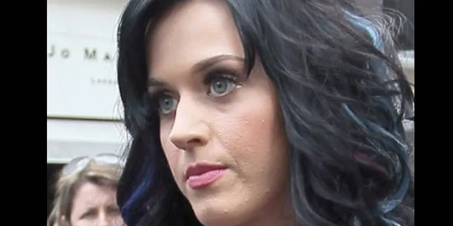 Ayah Katy Perry Masih Dihubungi Russell Brand