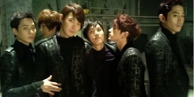 Shinwa Comeback Dengan Konsep Vampir