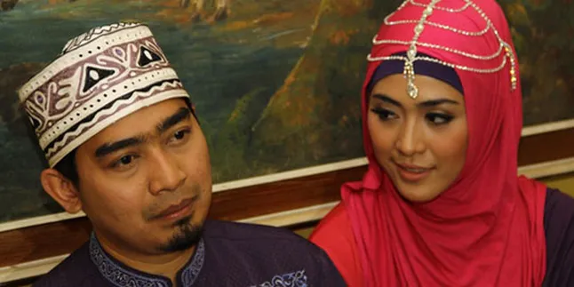 Saat Umroh, Istri Ustad Solmed Kembali Nyatakan Cinta