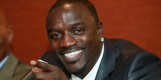 Ternyata Akon Ngefans Model Hot India