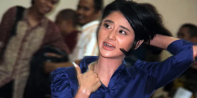 Dewi Perssik Divonis 2 Bulan Penjara