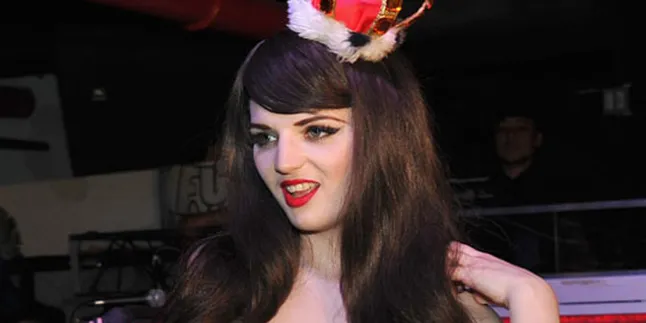 Sepupu Kate Middleton Bugil di New York!