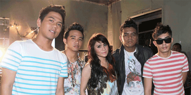 Momo Geisha Kehilangan Poni