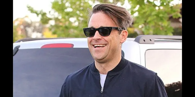 Dibilang Gemuk, Robbie William Sebar Foto Topless