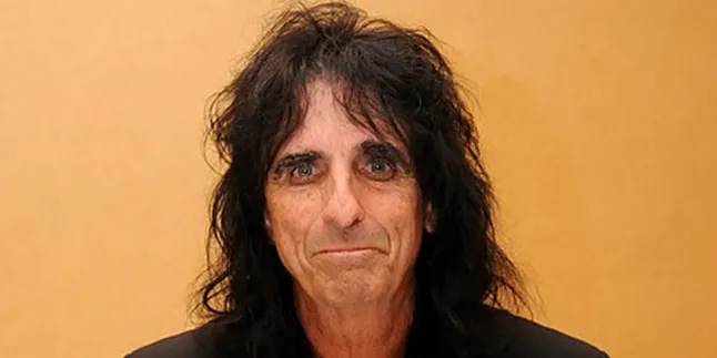 Alice Cooper Jadi Pembicara di Wisuda Universitas