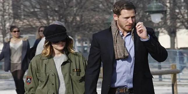 Karena Salah Kostum, Drew Barrymore Diisukan Hamil!