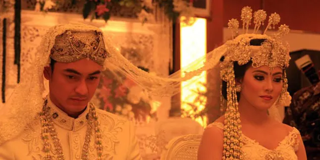 Nikah Tertutup, Zumi Zola Minta Maaf