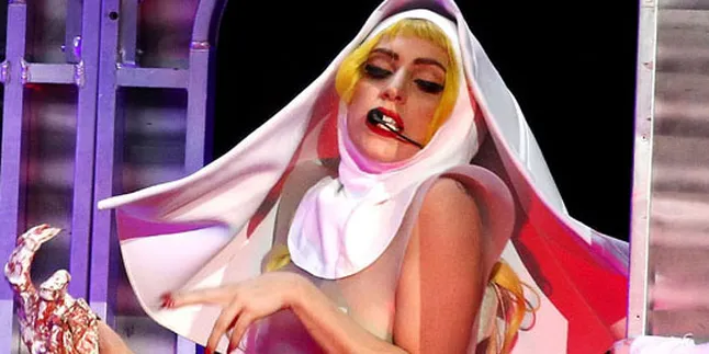 Lady GaGa Raih 275 Miliar Per Tahun Berkat Twitter
