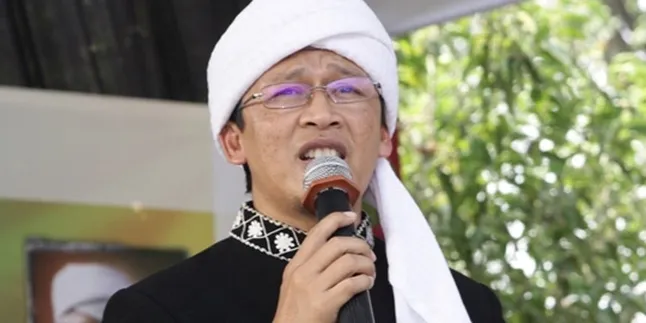 Teh Rini Jadi Tempat Curhat Anak-Anak Teh Ninih