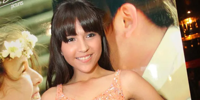 Olivia Jensen Bikin Girlband