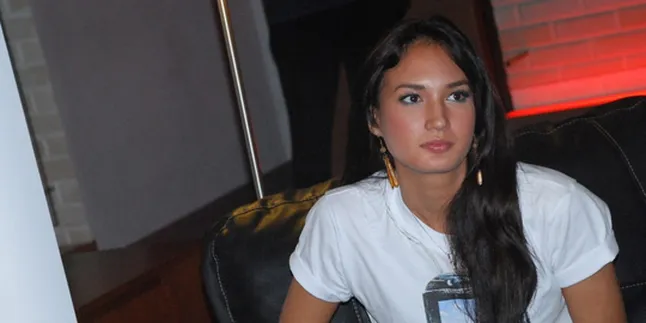 Sering Berpetualang, Nadine Tetap Jaga Kecantikan