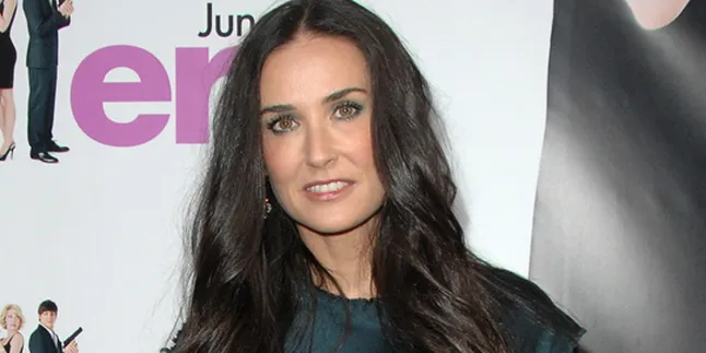 Wow! Demi Moore Mendadak Jadi 'Bidadari'