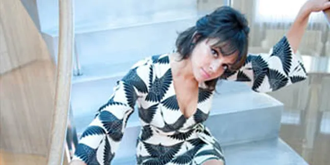 Norah Jones Rilis 'LITTLE BROKEN HEARTS' Awal Mei