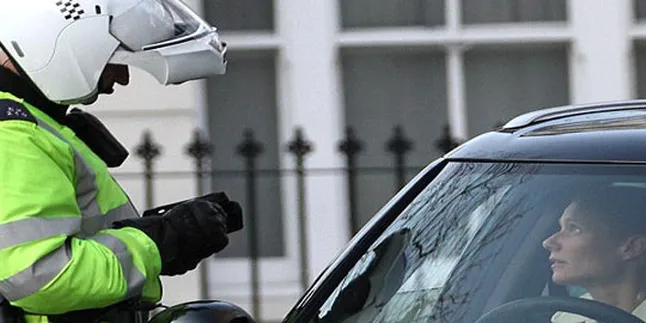 Gwyneth Paltrow Kena Sidak Polisi!