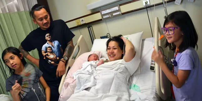 Operasi Caesar, Mieke Amalia Ngajak Disco!