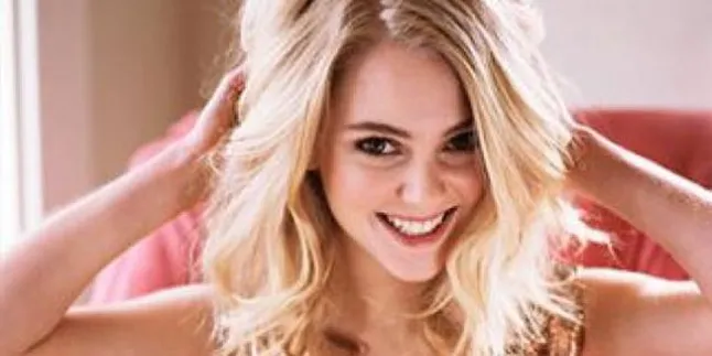 AnnaSophia Robb Perankan Carrie Remaja