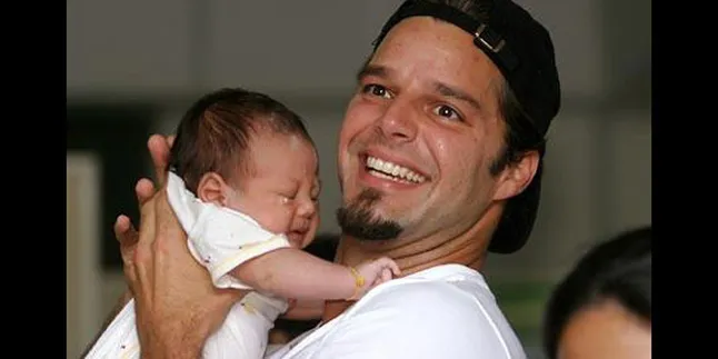 Jadi Gay, Ricky Martin Juga Cinta Perempuan