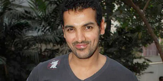 Sperma John Abraham Diburu Fans