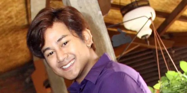 Dwi Andhika Pakai Jeans Karena 'Catatan Si Boy'