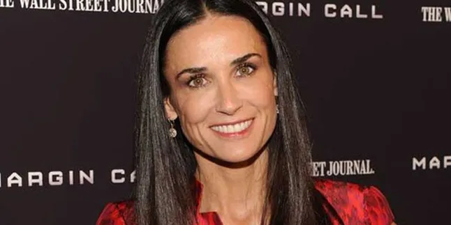 Ashton Kutcher - Rihanna Buat Demi Moore Mual