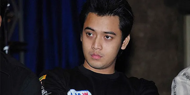 Kriss Hatta Lakoni Adegan Ranjang Bareng Luna Maya