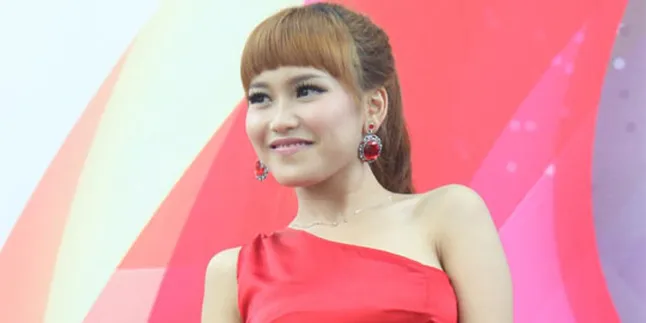 Ayu Ting Ting Ingin Jadi Penyiar Ayu Ting Ting Ingin Jadi Penyiar