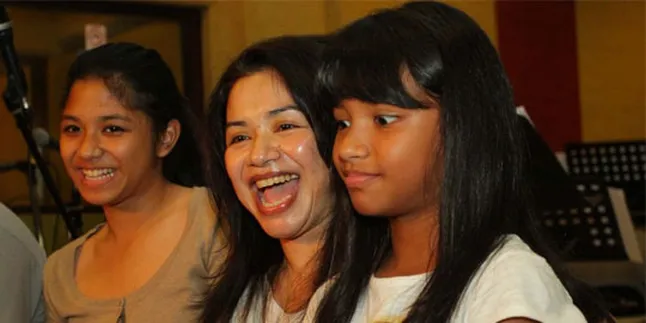 Putri Ruth Sahanaya Ikuti Jejak Ibu