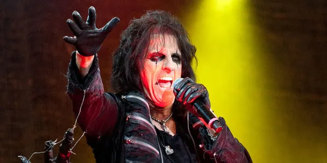 Jaket Dicuri, Alice Cooper Minta Bantuan Fans