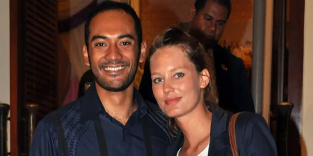 Ario Bayu Gandeng Cewek Bule