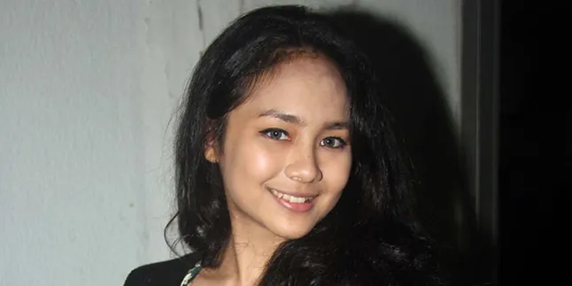 Kuliah di Luar Negeri, Komitmen Gita Gutawa