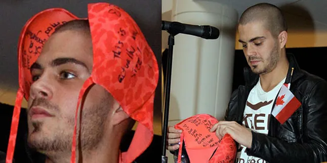 Personel The Wanted Kenakan Bra di Kepala