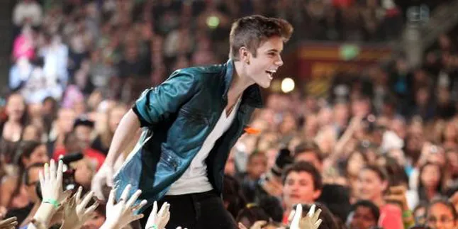 Wow! Single Justin Bieber Terjual 500 Ribu Download