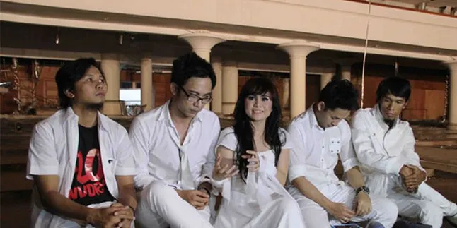 Momo Geisha Bangga Kolaborasi Dengan Peterpan