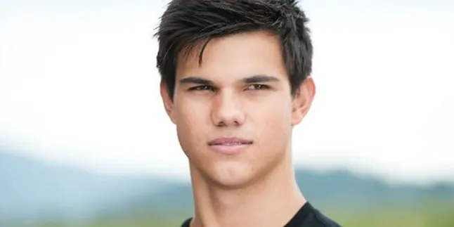 Taylor Lautner Bergabung Dalam 'GROWN UPS 2'
