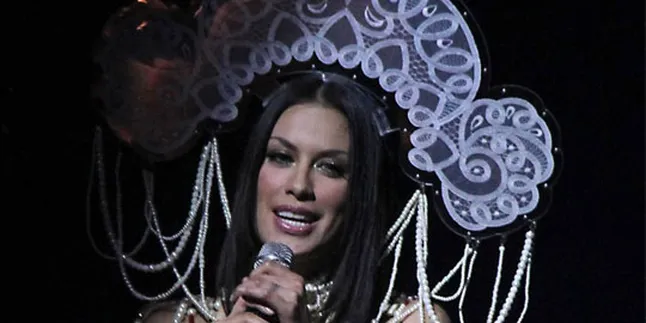 Chrisye Terobsesi Suara Sophia Latjuba