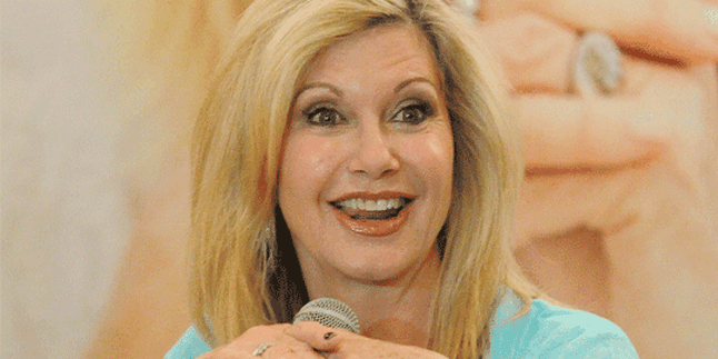 Olivia Newton John, Antara Rumah Sakit Kanker dan Buku Masakan