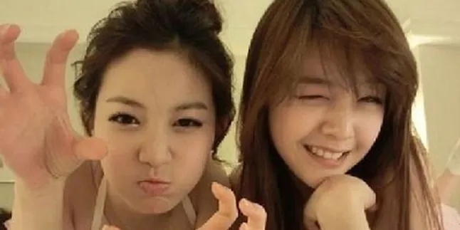 Girls Day Nampak Dewasa di Tempat Tidur