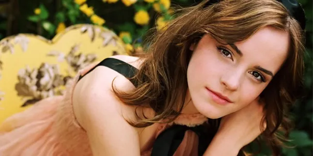 Emma Watson Mulai Berani Pamer Paha