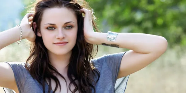 Kristen Stewart Dapat Video Ultah Dari Pemain 'SNOW WHITE'