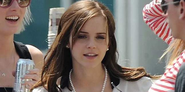 Emma Watson Berkeliaran di Penjara