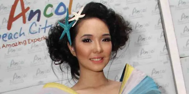 Gading Marten Nyatakan Cinta di Depan Rumah Gisel