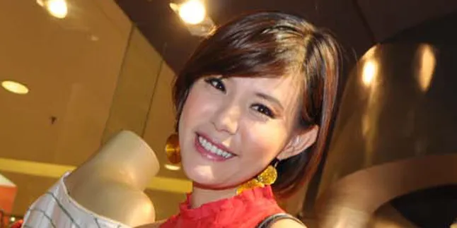 Sambut Hari Kartini, Olga Lidya Sumbang Jeans