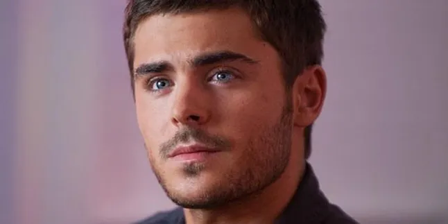 Eaaaa, Zac Efron Pamer Keahlian Membuka Bra Dengan Satu Tangan!