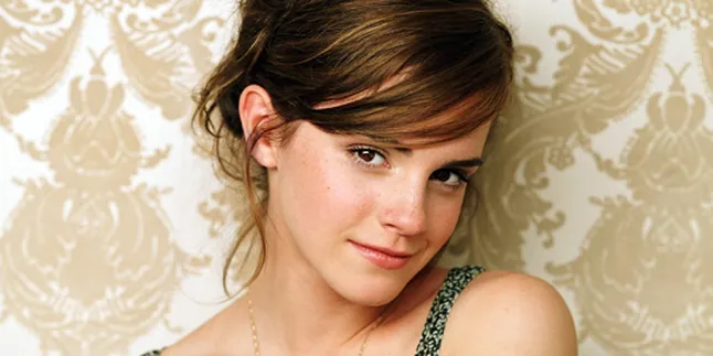 Emma Watson Ciuman di Depan Umum!